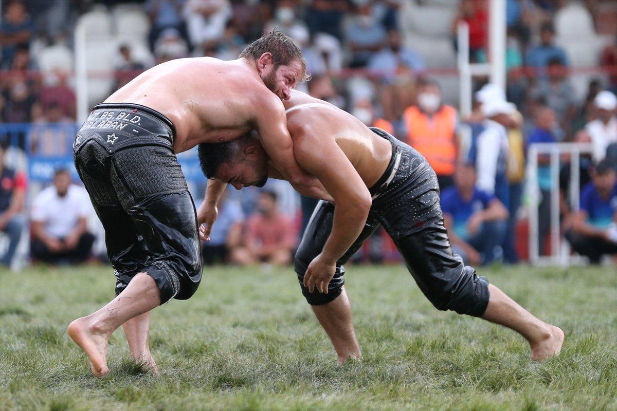 İsmail Balaban, Elmalı Yağlı Güreşleri'nde ilk kez başpehlivan oldu