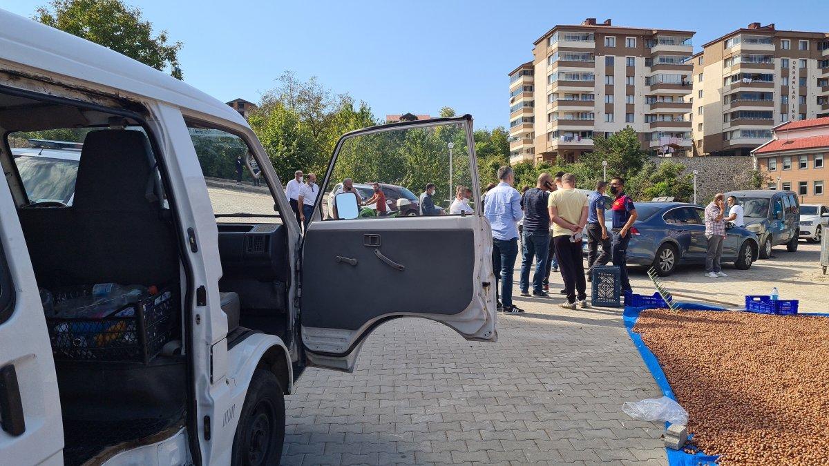 Zonguldak’ta, eski arkadaşını silahla boynundan vurdu