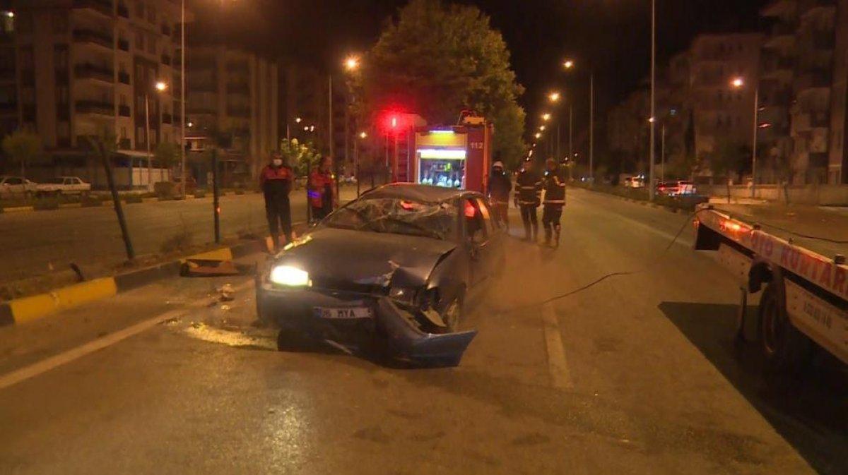 Isparta'da otomobil aşırı hız sonucu takla attı