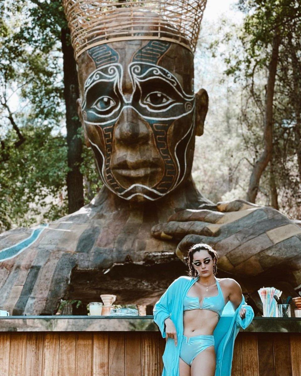 Hande Doğandemir'den bikinili yaza veda fotoğrafları