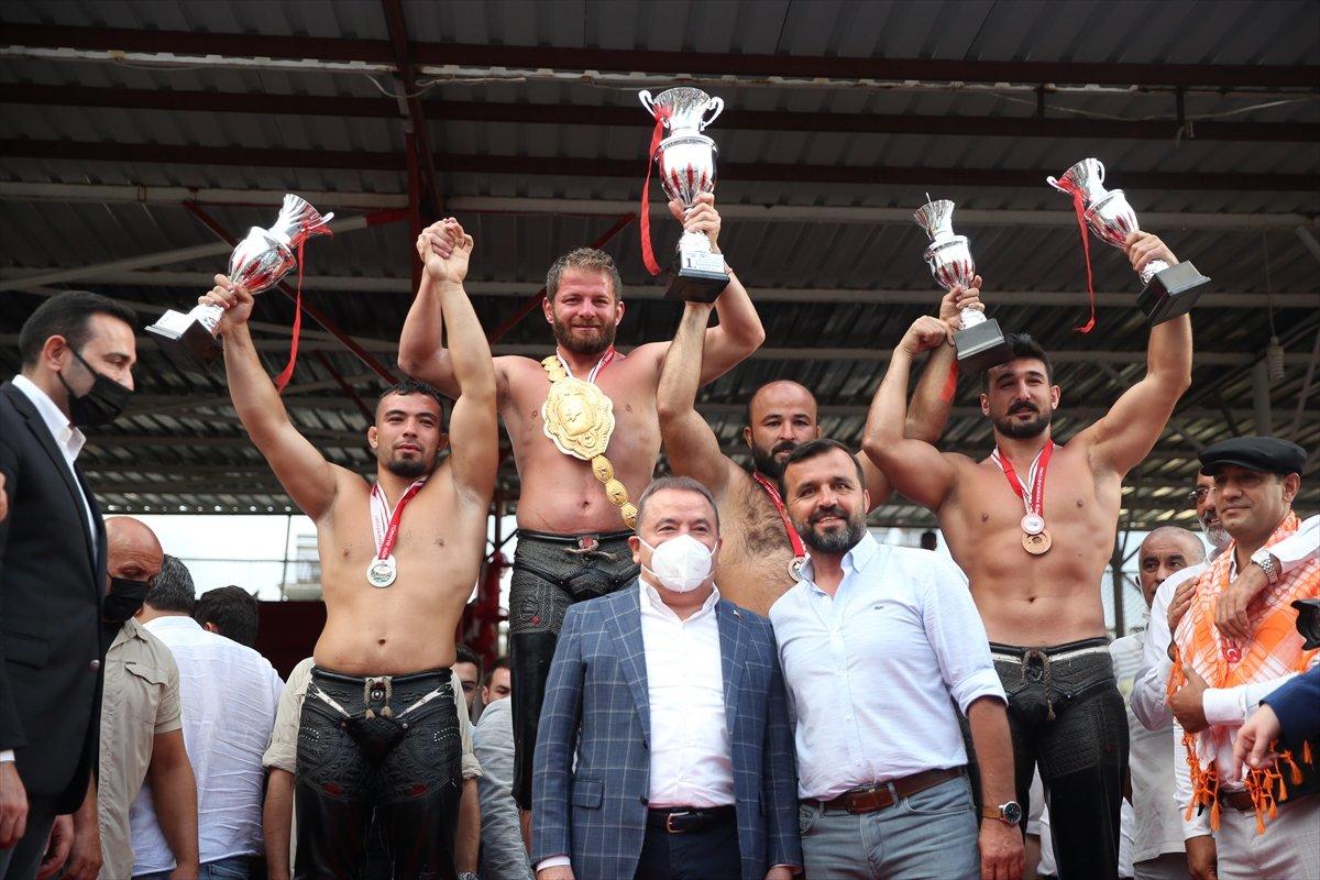 İsmail Balaban, Elmalı Yağlı Güreşleri'nde ilk kez başpehlivan oldu