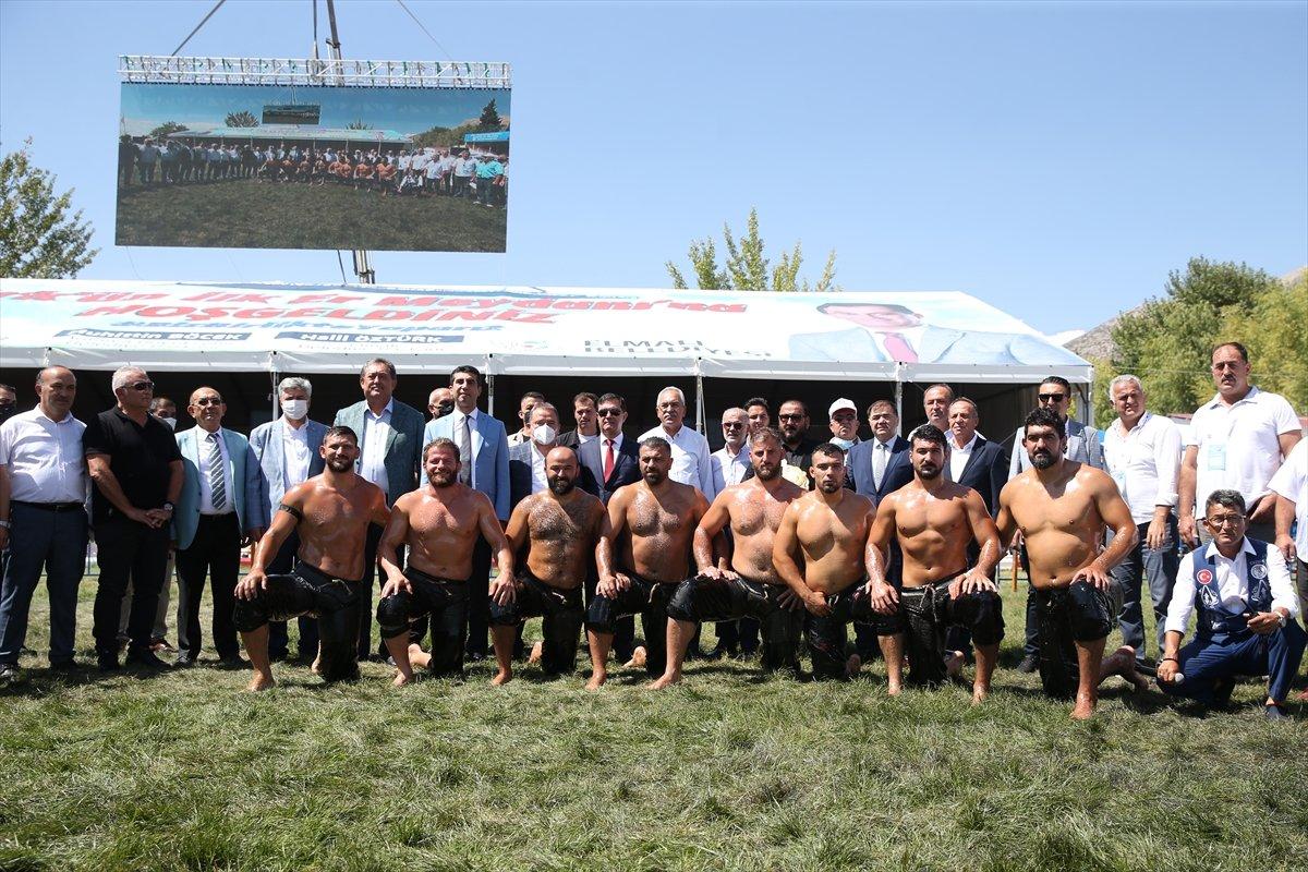 İsmail Balaban, Elmalı Yağlı Güreşleri'nde ilk kez başpehlivan oldu