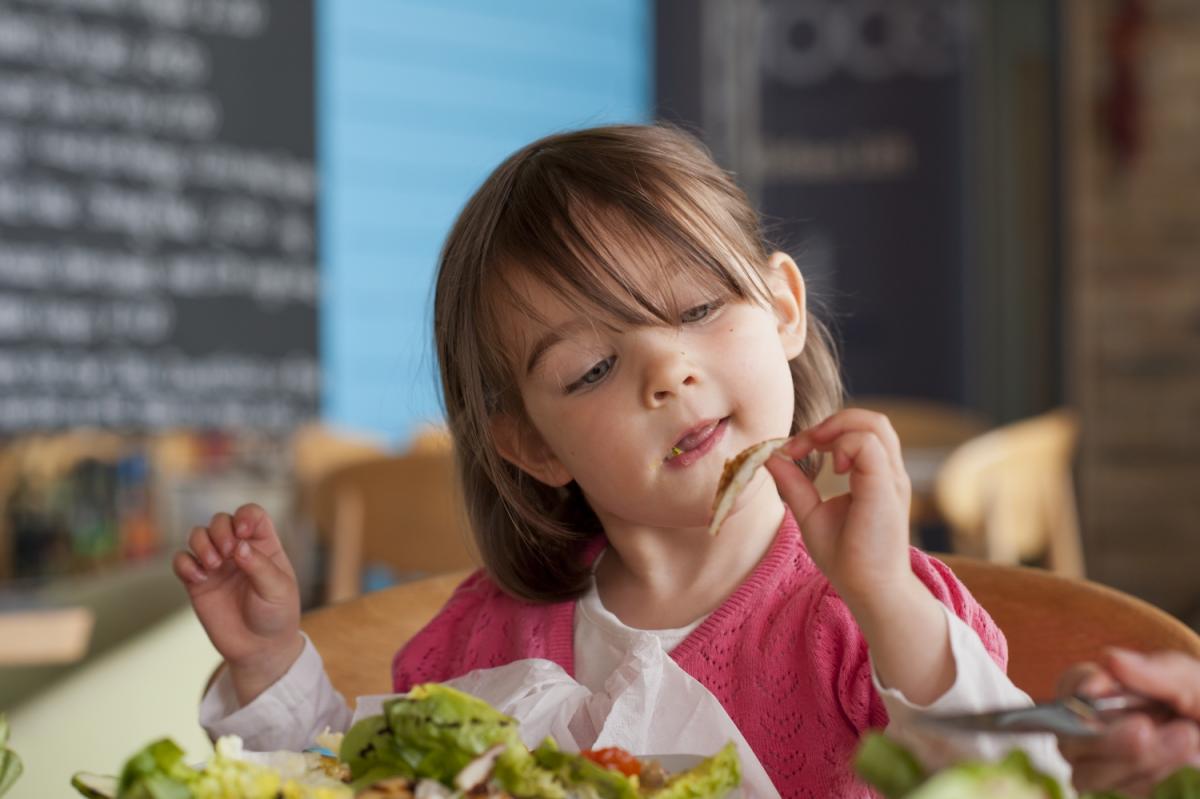Ara öğün çocuğun abur cubur isteğini engeller