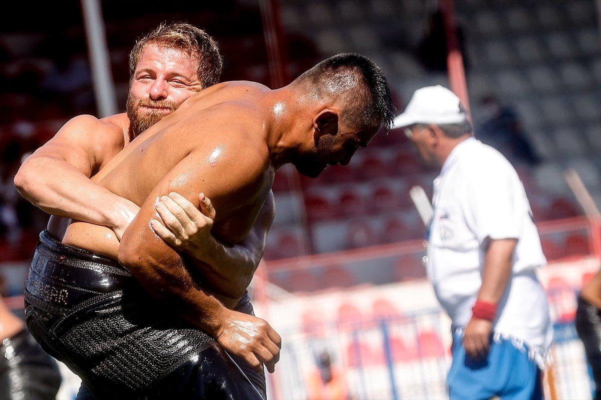 İsmail Balaban, Elmalı Yağlı Güreşleri'nde ilk kez başpehlivan oldu