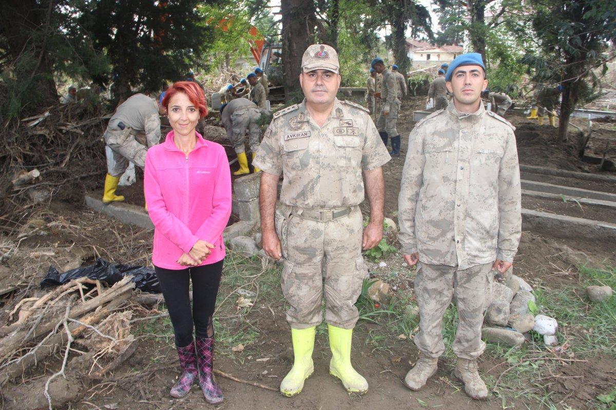 Kastamonu'da selden etkilenen mezarlıklar temizleniyor