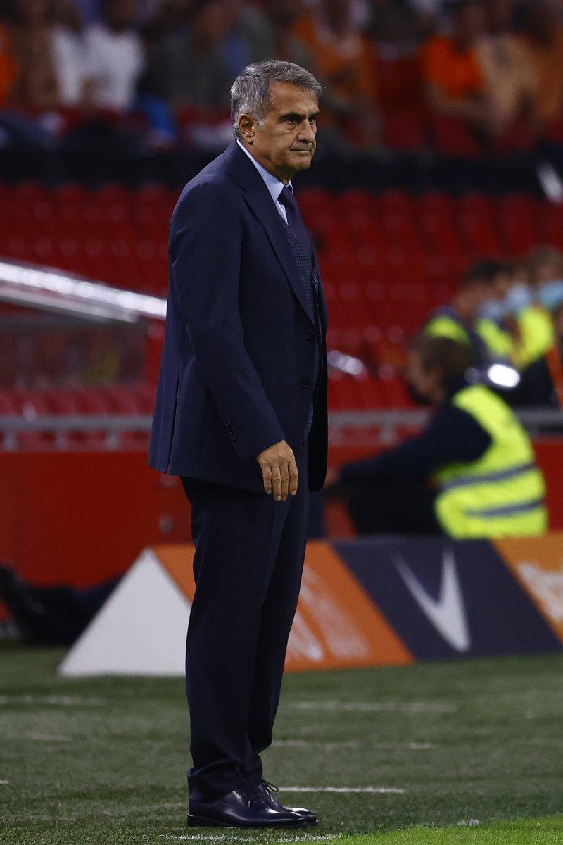 Hollanda maçında 'Şenol Güneş istifa' sesleri