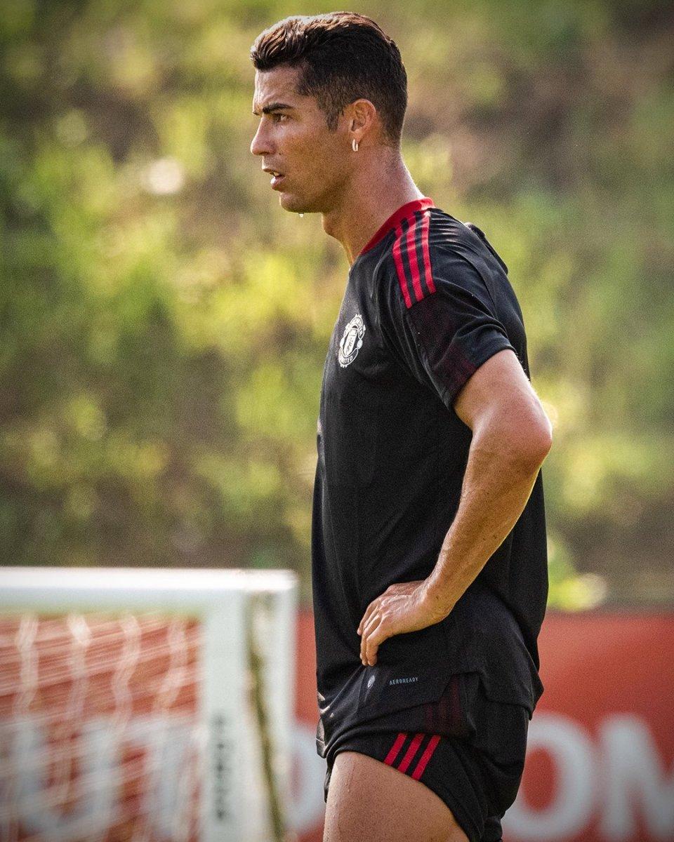 Ronaldo Manchester United ile ilk antrenmanına çıktı