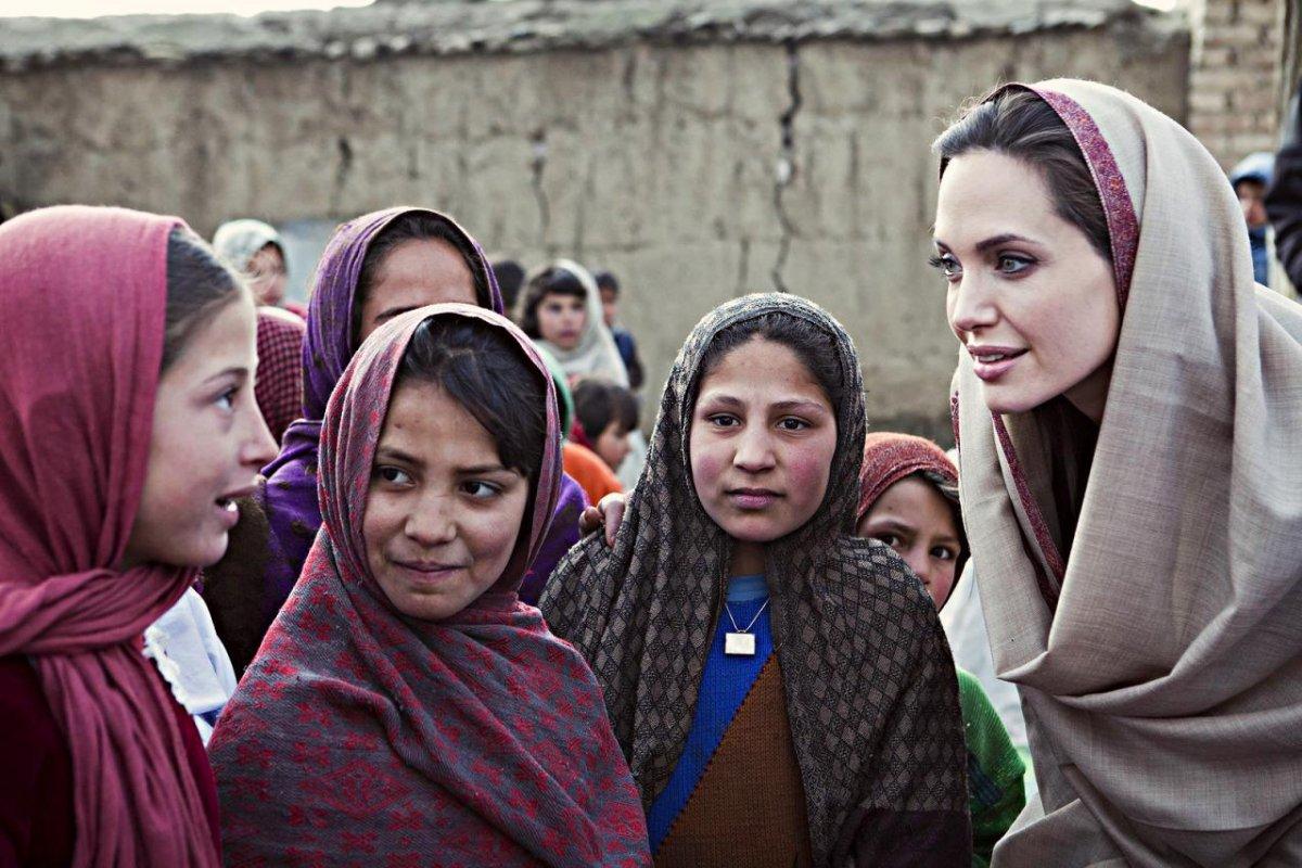 Angelina Jolie: Afganları düşünüyorum