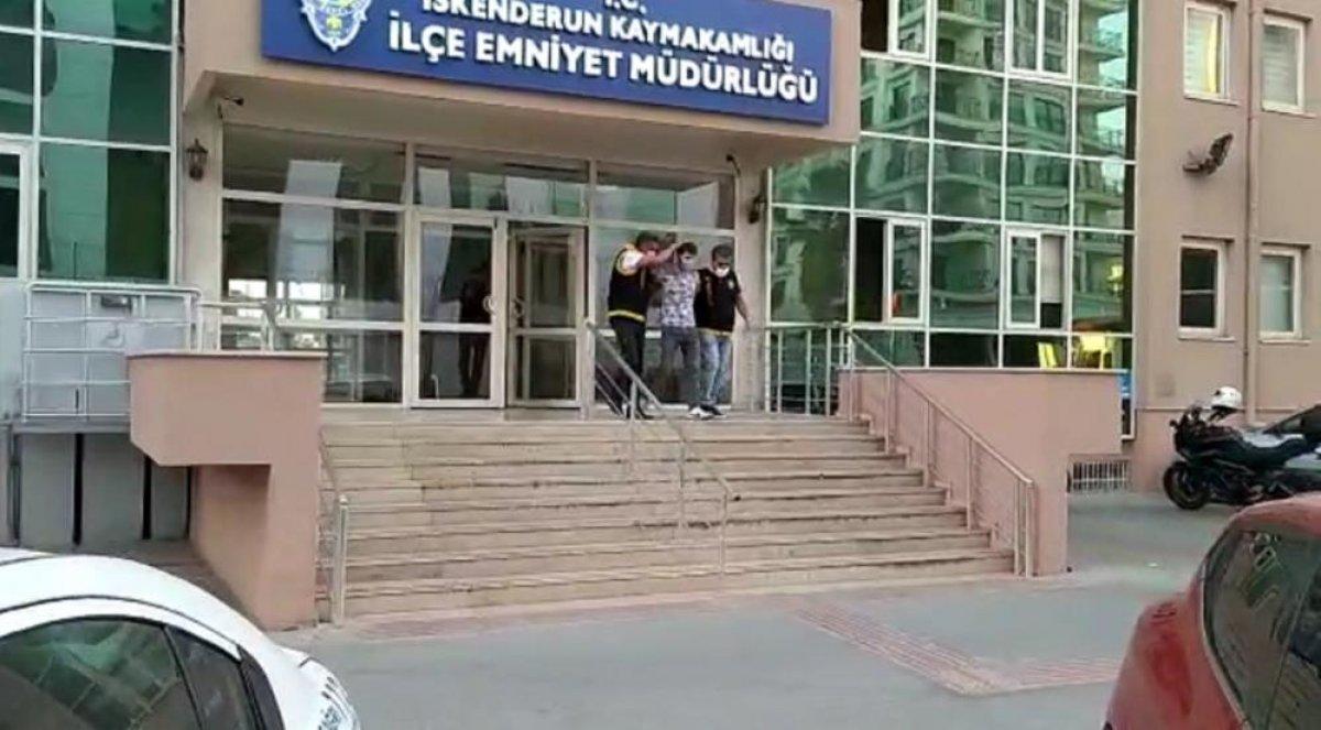 Hatay'da 22 otomobilin lastiklerini kesen şahıs gözaltına alındı