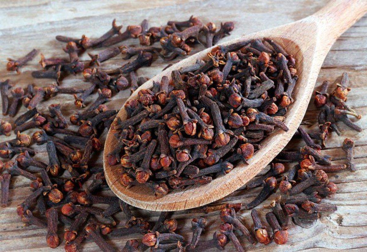 Her gün 1 bardak karanfilli su içmenin yararları