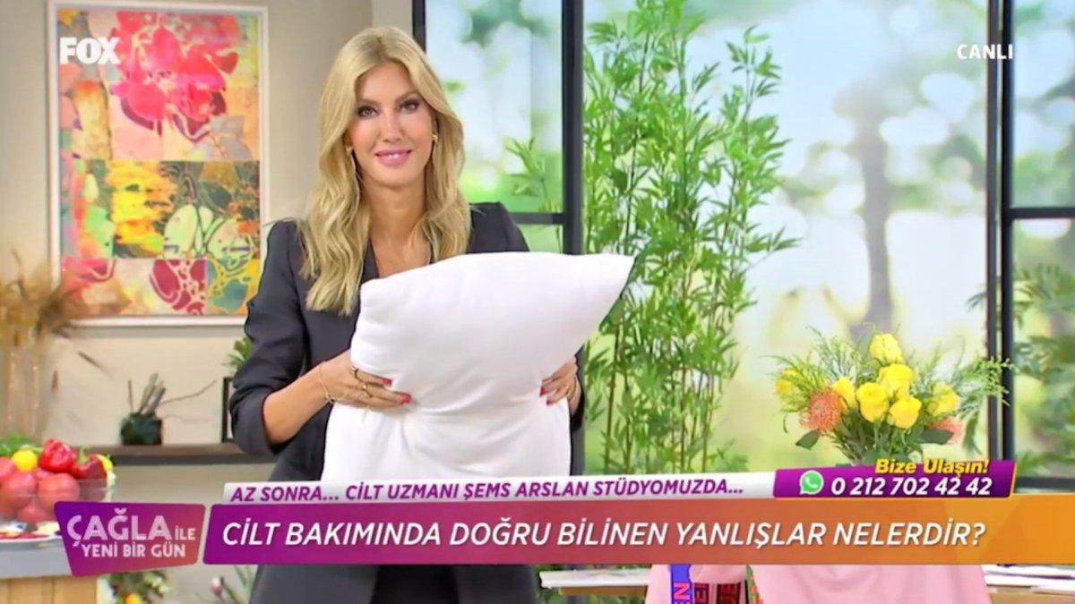 Çağla Şıkel canlı yayında ağzına yastık dayayıp çığlık attı