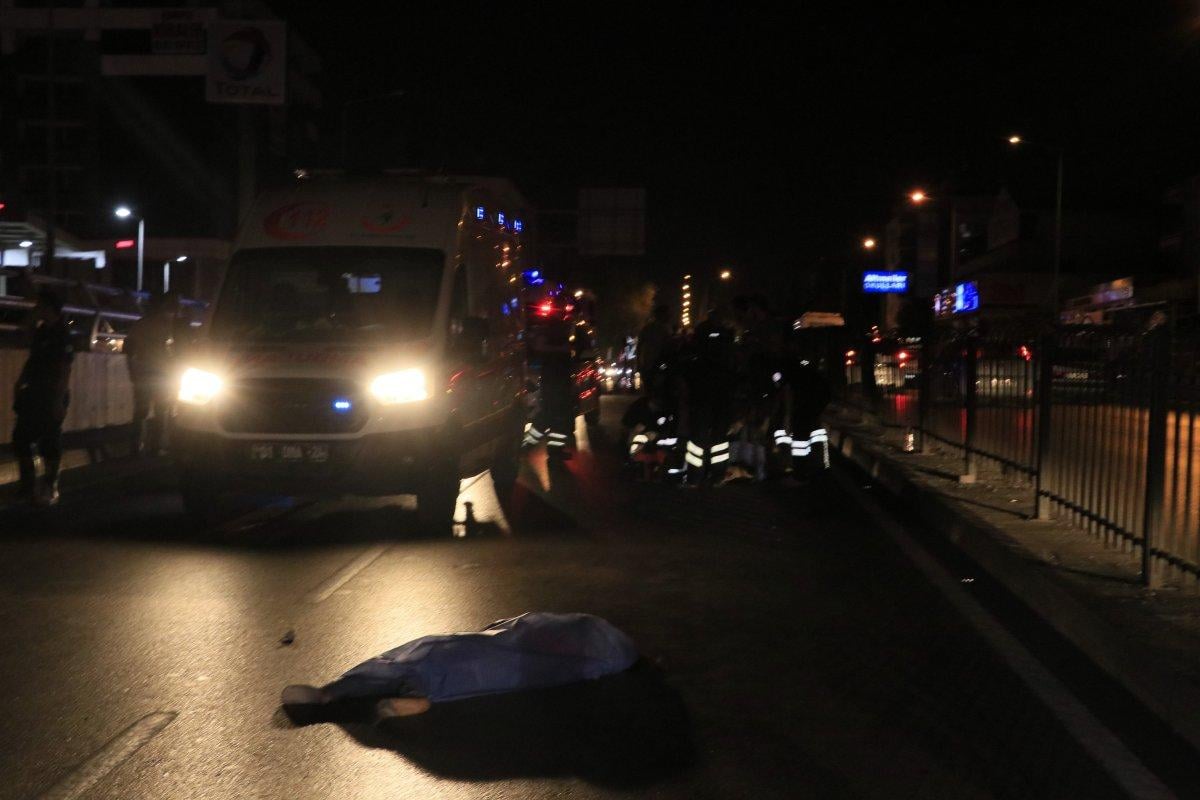 Adana'da iki yabancı uyruklu kız, araba çarpması sonucu hayatını kaybetti