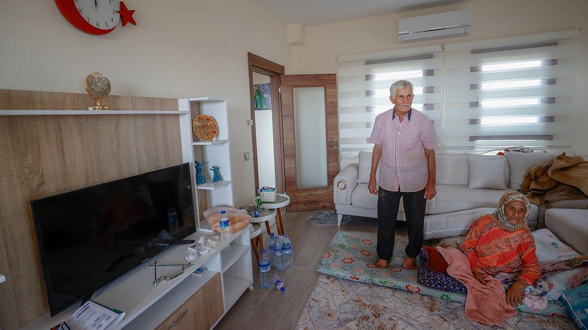 Antalya'da yaşlı çifte, yanan evlerinin yerine 17 günde yenisi teslim edildi