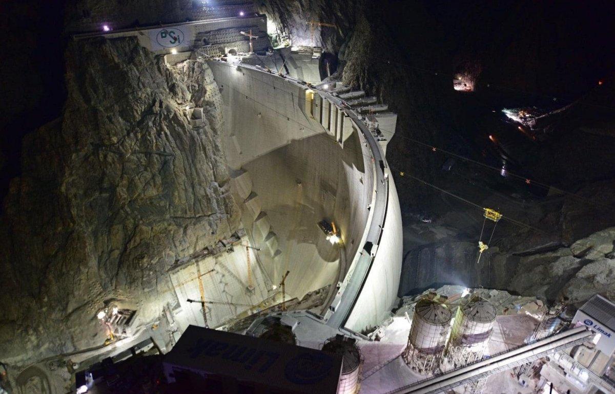Yusufeli Barajı'nda çalışmalar gece gündüz devam ediyor