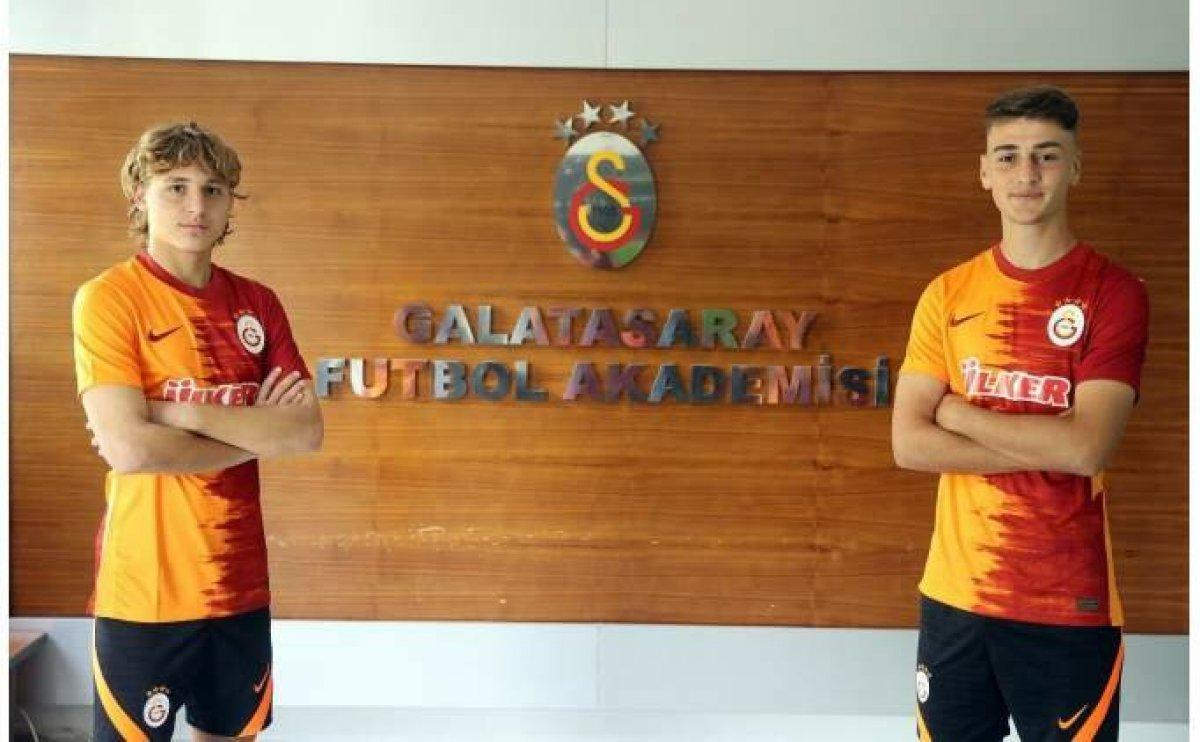 Galatasaray'da Hamza Akman ve Yiğit Demir profesyonel oldu