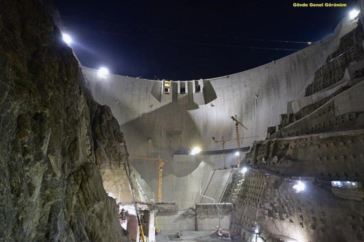 Yusufeli Barajı'nda çalışmalar gece gündüz devam ediyor