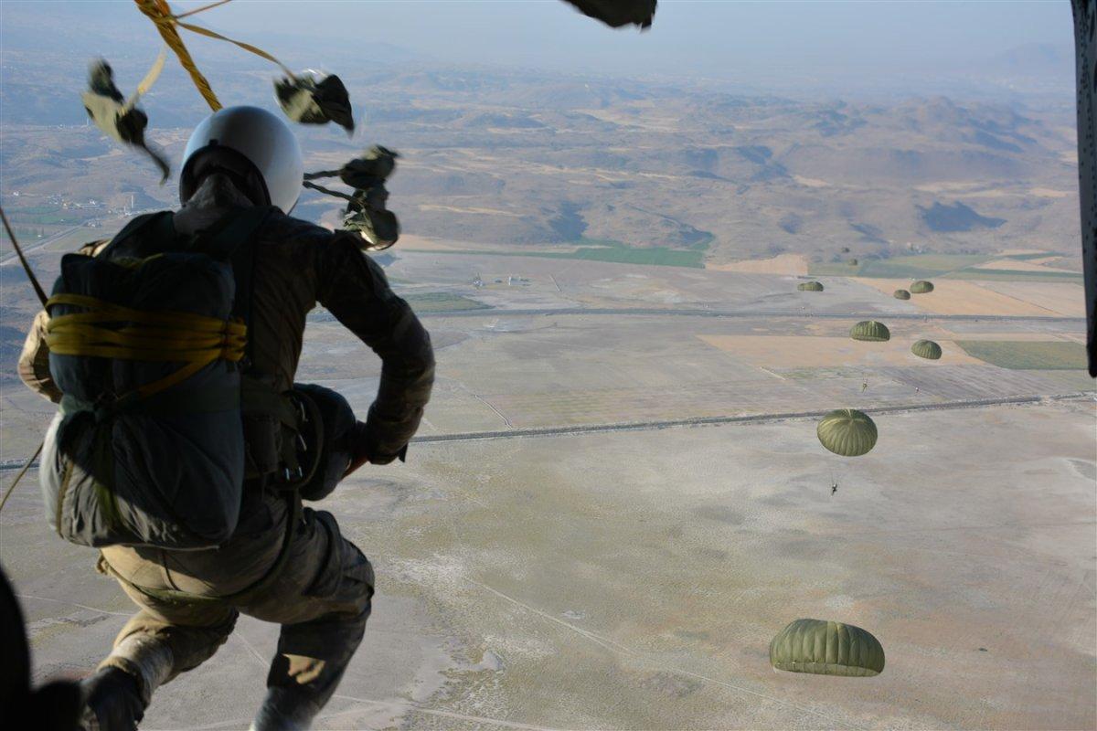 MSÜ öğrencileri, 'Statik Paraşüt Temel Kursu' eğitimini başarıyla tamamladı