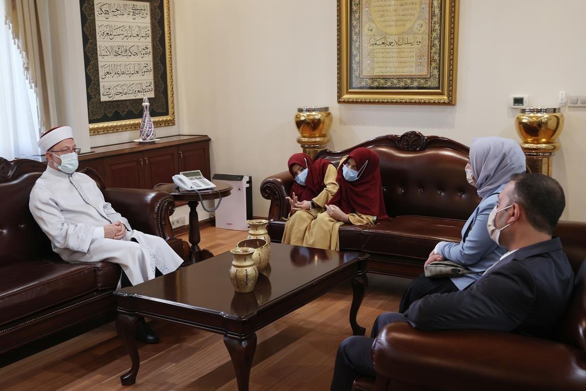 Ali Erbaş, Kahramanmaraşlı siyam ikizlerini kabul etti