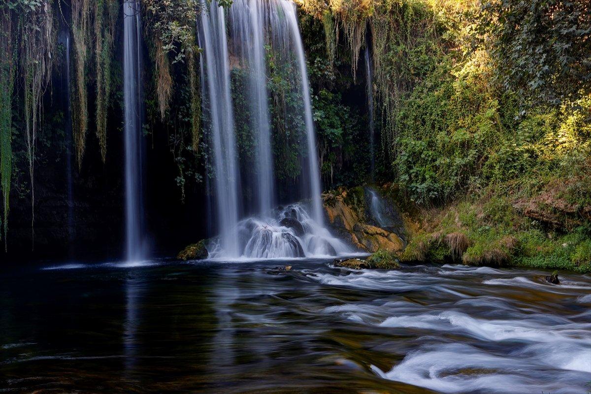 Antalya'daki Düden Şelalesi, her yıl binlerce yabancı turist ağırlıyor