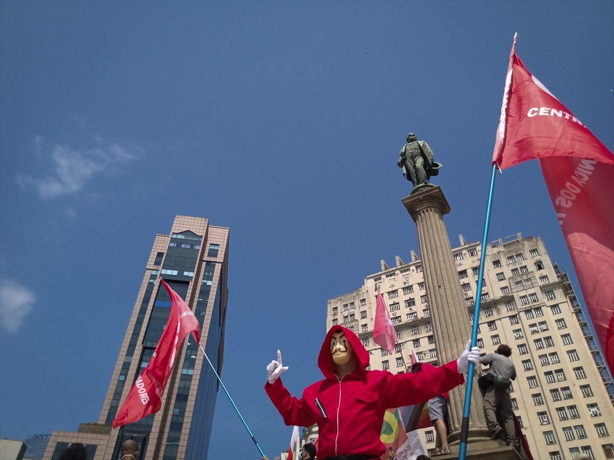 Brezilya'da insanlar sokaklara indi