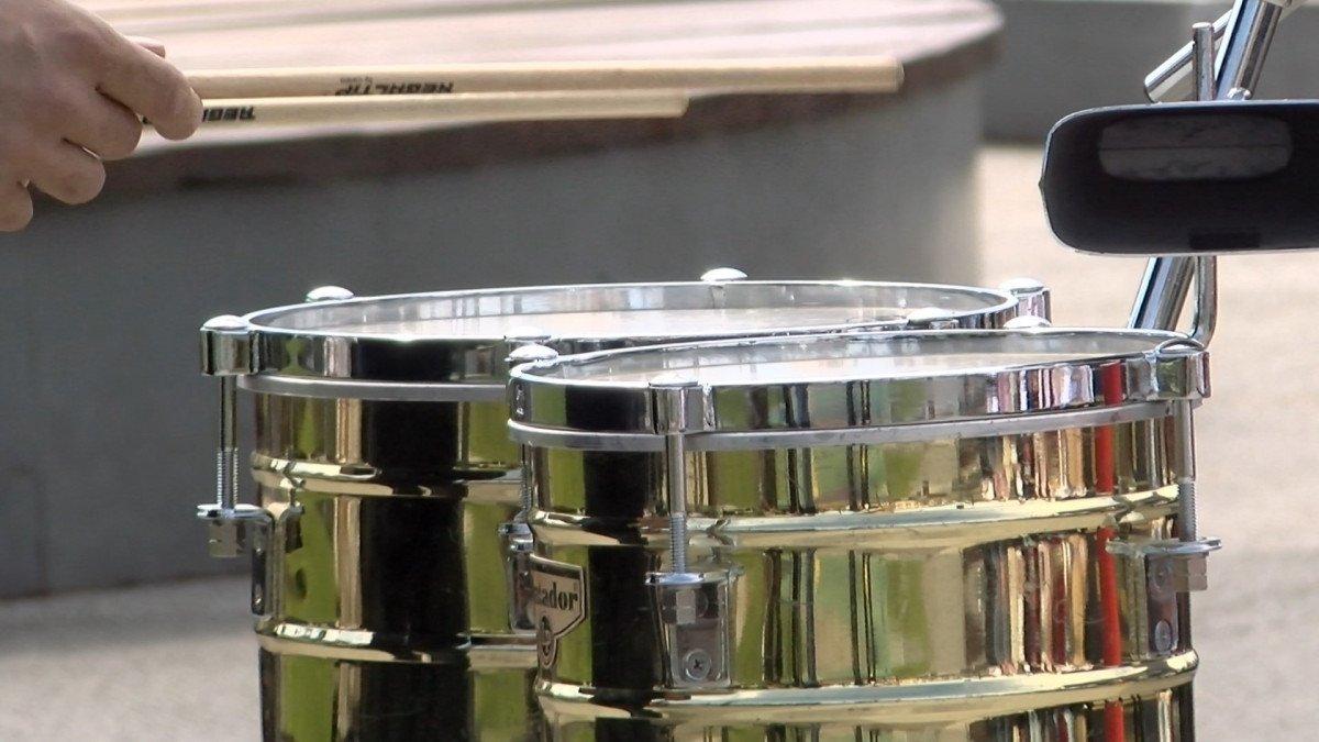 İstanbul'da taksiciler enstrüman çalarak rahatladı