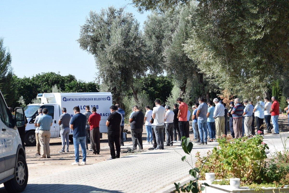 Antalya'da doğum yapan koronavirüslü iki anne yaşamını yitirdi