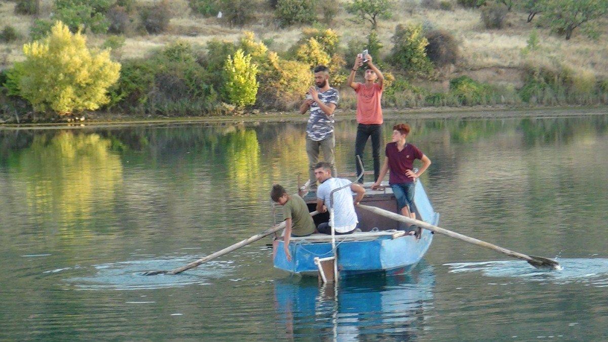 Fırat ve Göksu'nun birleştiği kanyonda Türk bayrağı dalgalanıyor