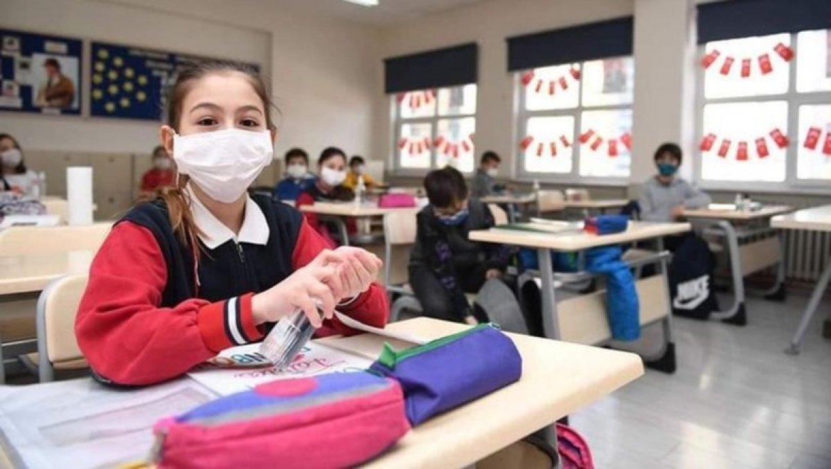 Fahrettin Koca: Öğrencilerimizin durumunu izleyerek tedbirleri güncelleyeceğiz