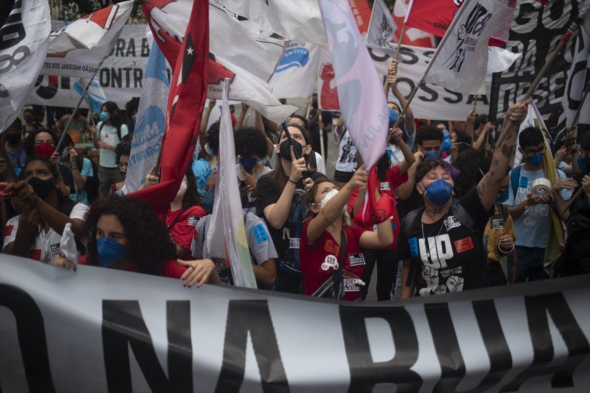 Brezilya'da insanlar sokaklara indi