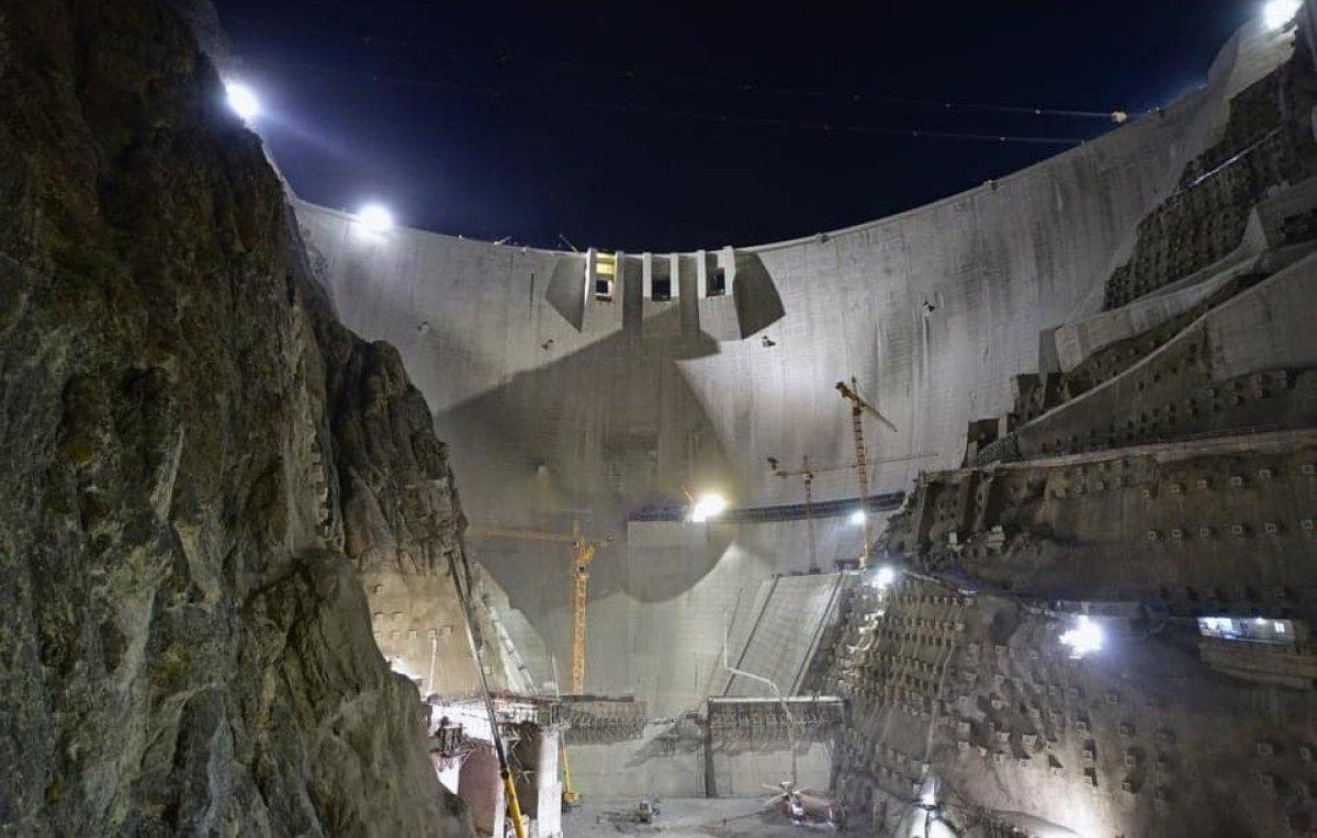Yusufeli Barajı'nda çalışmalar gece gündüz devam ediyor