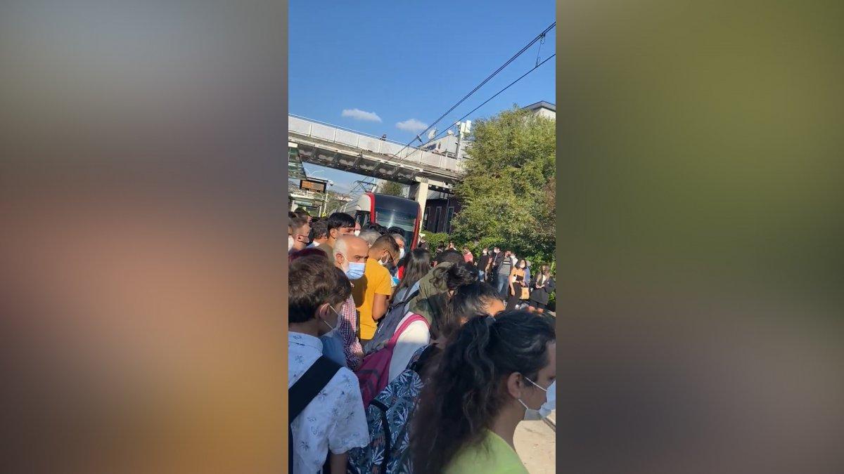 İstanbullu şimdi de tramvay arızasıyla karşılaştı