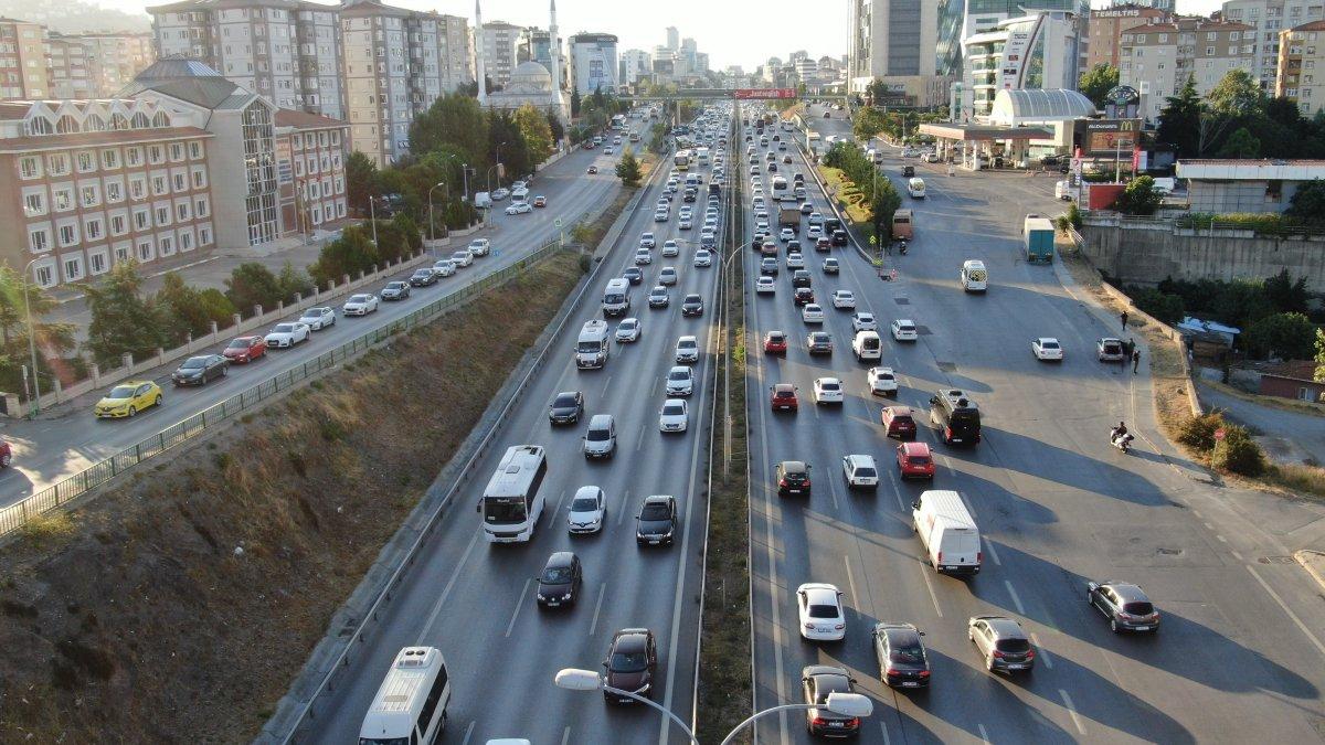 İstanbul'un trafik çilesi: İBB'ye önlem çağrısı yapıldı