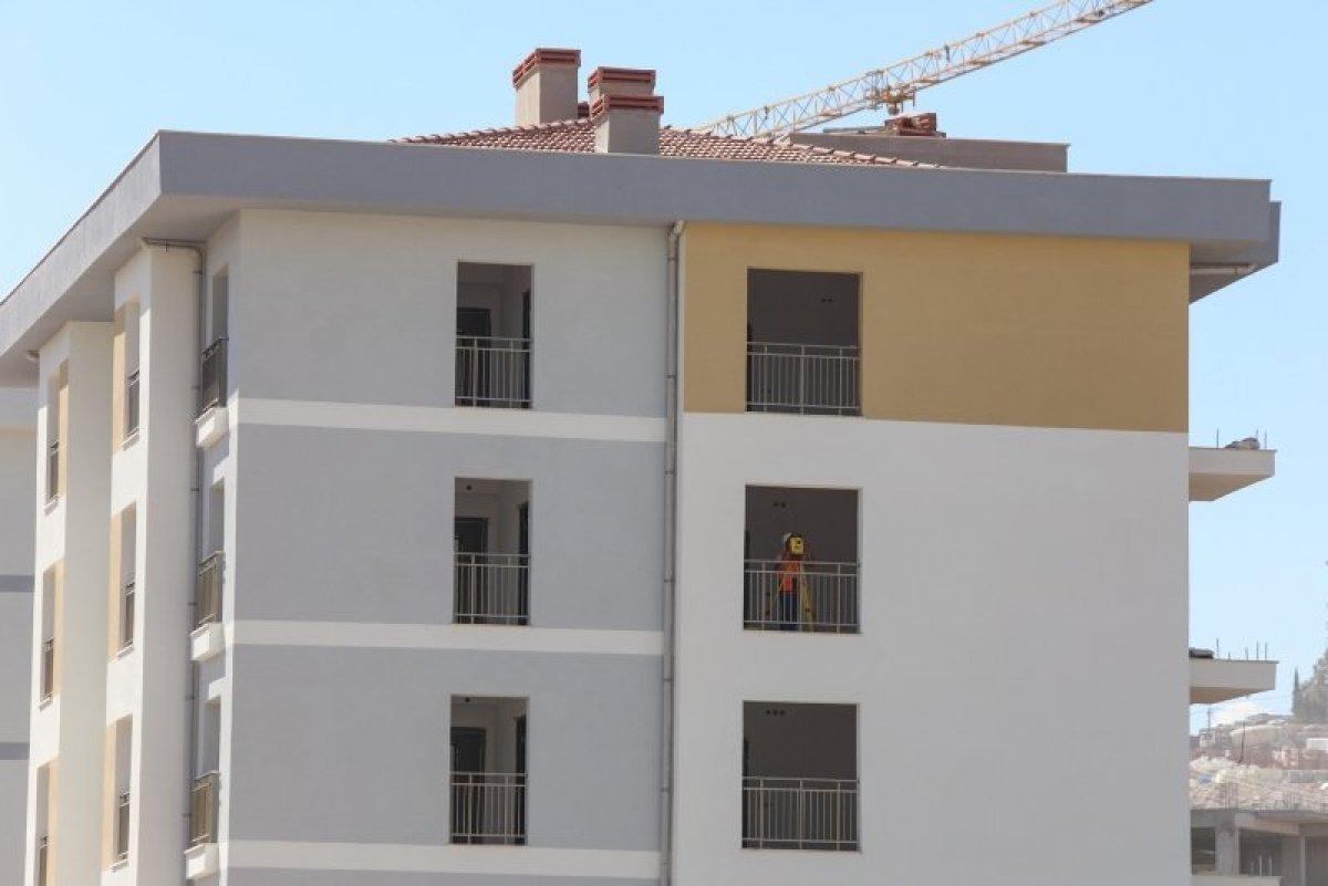 İzmirli depremzedelerin yaraları sarılıyor