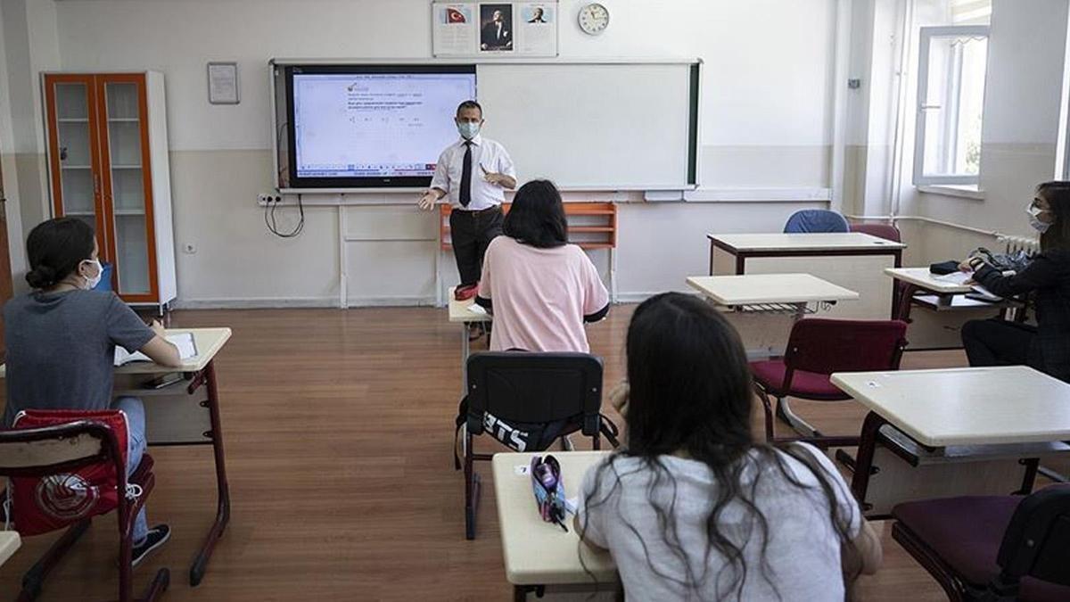 MEB'den koronavirüs temaslı öğrencilere 'mazeret izni'