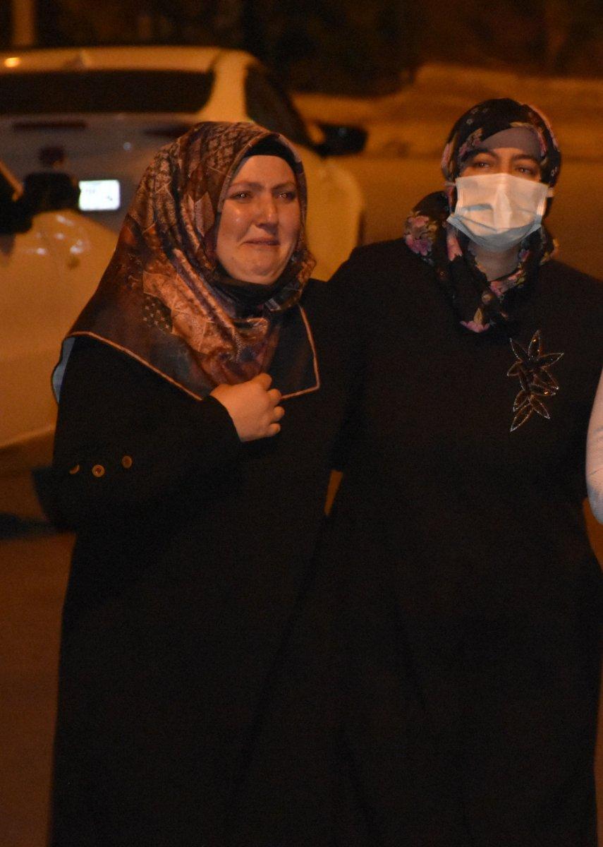 Sivas'ta yolun karşısına geçmeye çalışan kadın çöp kamyonunun altında kaldı