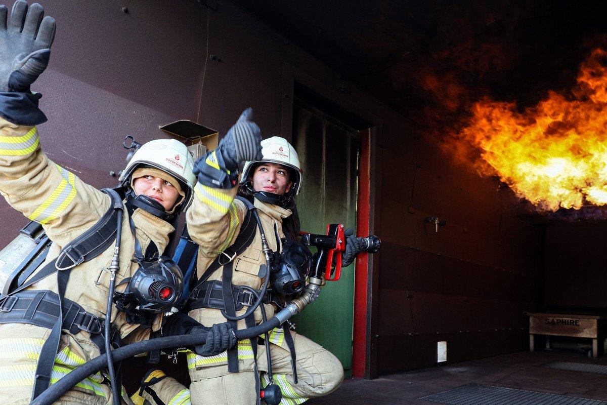 İstanbul'da kadın itfaiyeciler göreve hazır