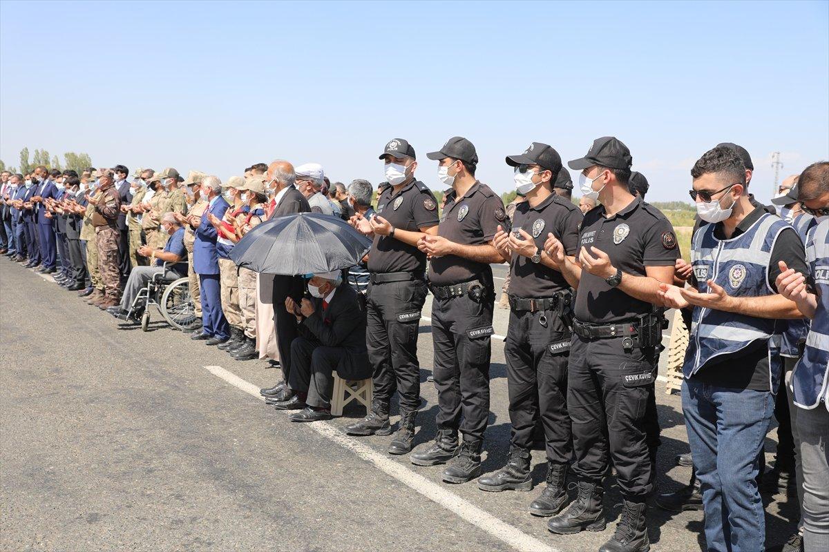 Iğdır'da 6 yıl önce şehit edilen 13 polis için anma töreni düzenlendi
