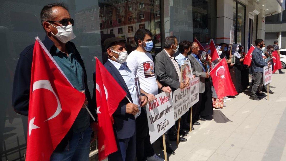 Vanlı aileler evlat nöbetine devam ediyor: 'Kandil'e çökeceğiz'