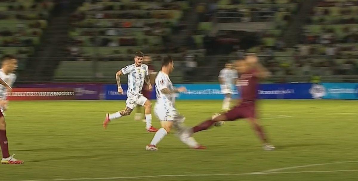 Lionel Messi dünyanın konuştuğu pozisyonu anlattı