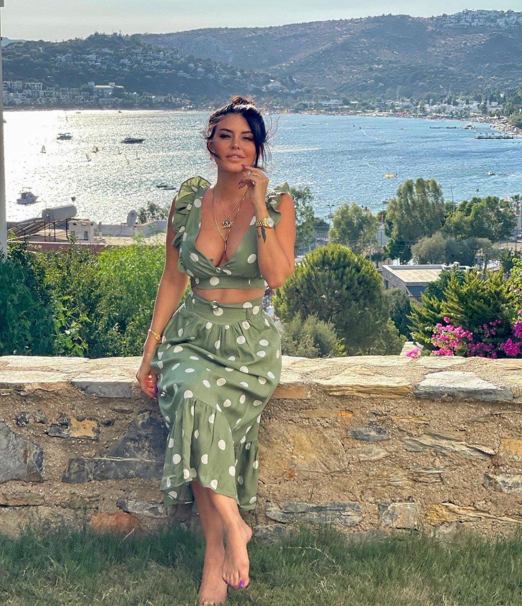 Ebru Polat, aşı olmadığı için pişman