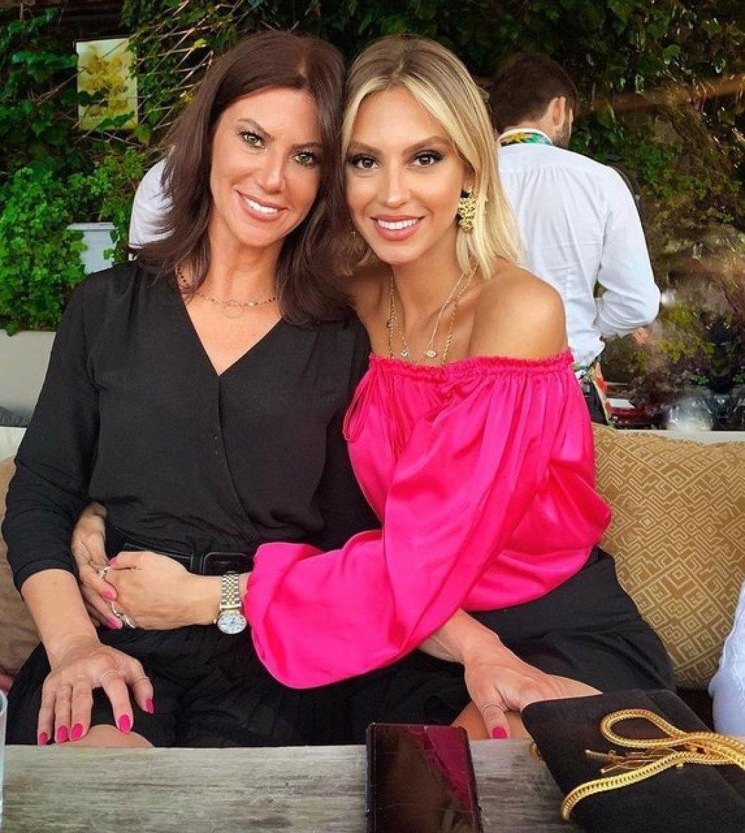 Dilay Korkmaz, kardeşi Dilara Korkmaz ile fotoğraf paylaştı