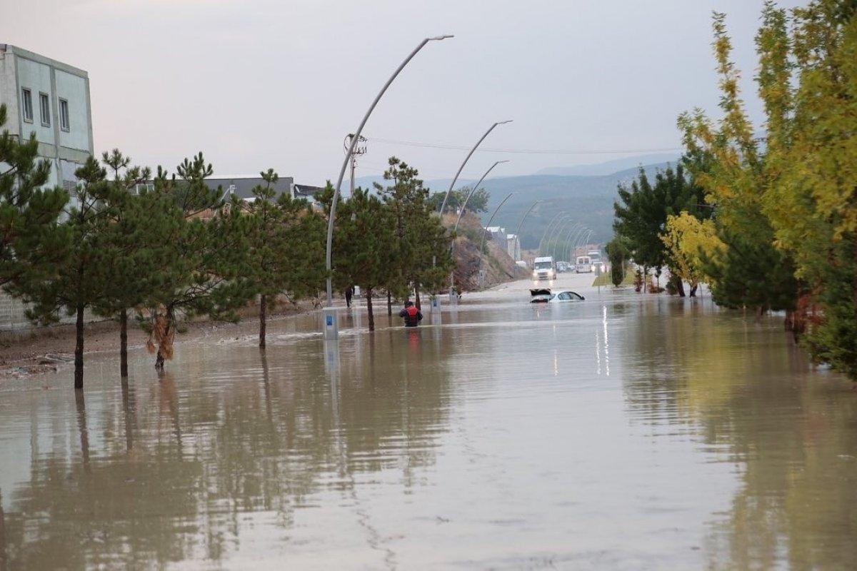 Kütahya'da 4 fabrika su altında kaldı