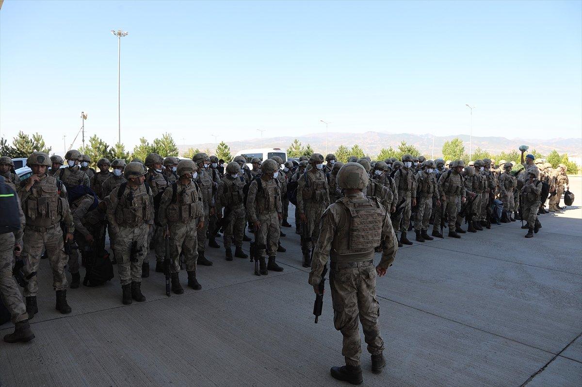 Bingöl’de, komandolar dualarla Suriye’ye uğurlandı