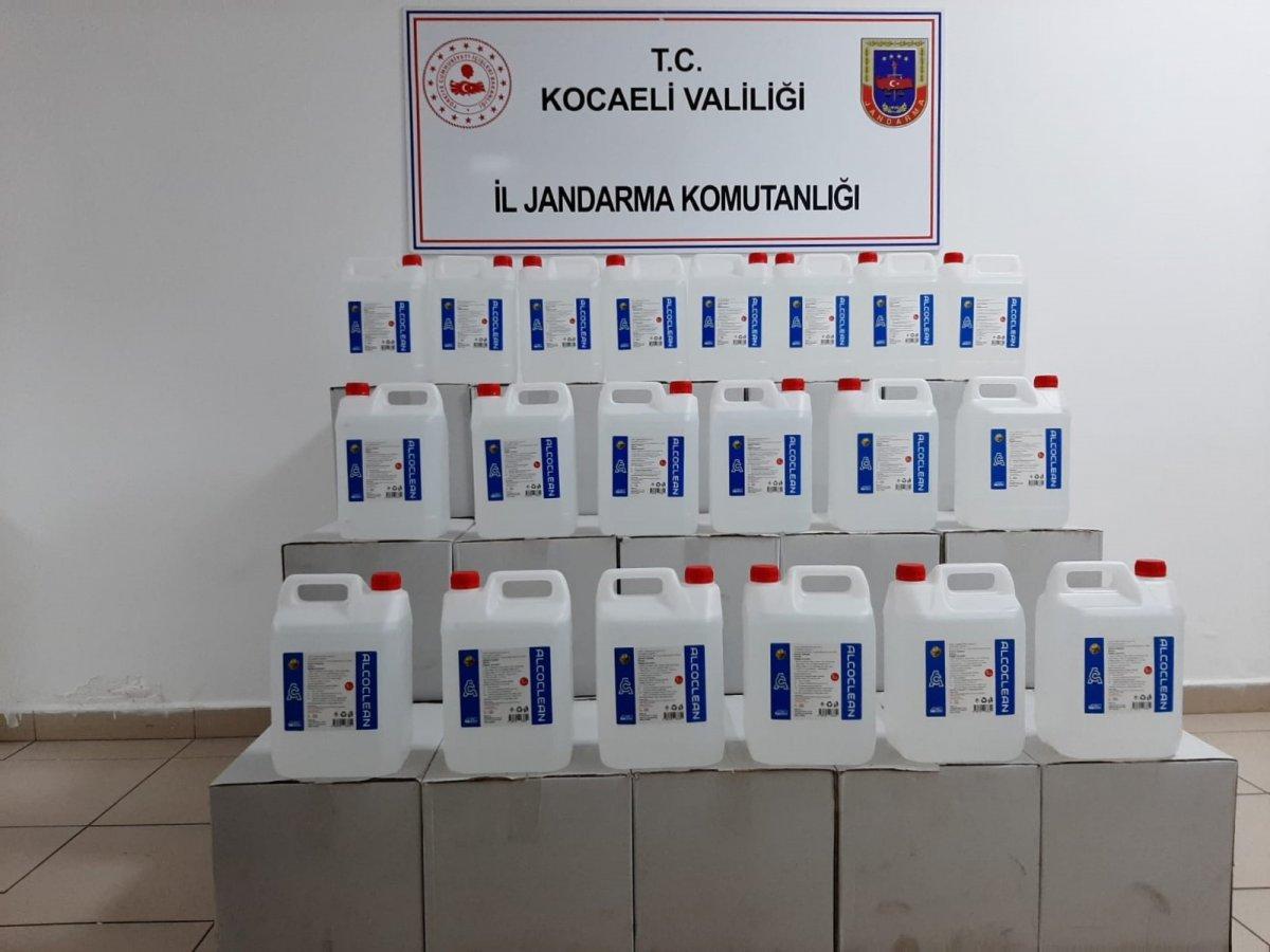 Kocaeli’de, 700 litre sahte içki ele geçirildi