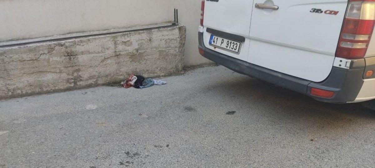 Kocaeli'de sokak ortasında eşini darbeden şahıs tutuklandı