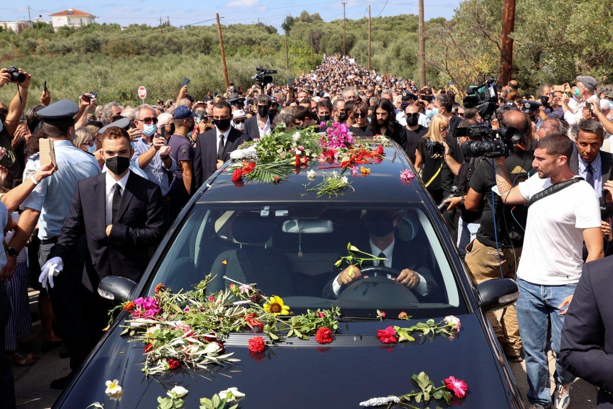 Türk dostu Yunan sanatçı Theodorakis, son yolculuğuna uğurlandı