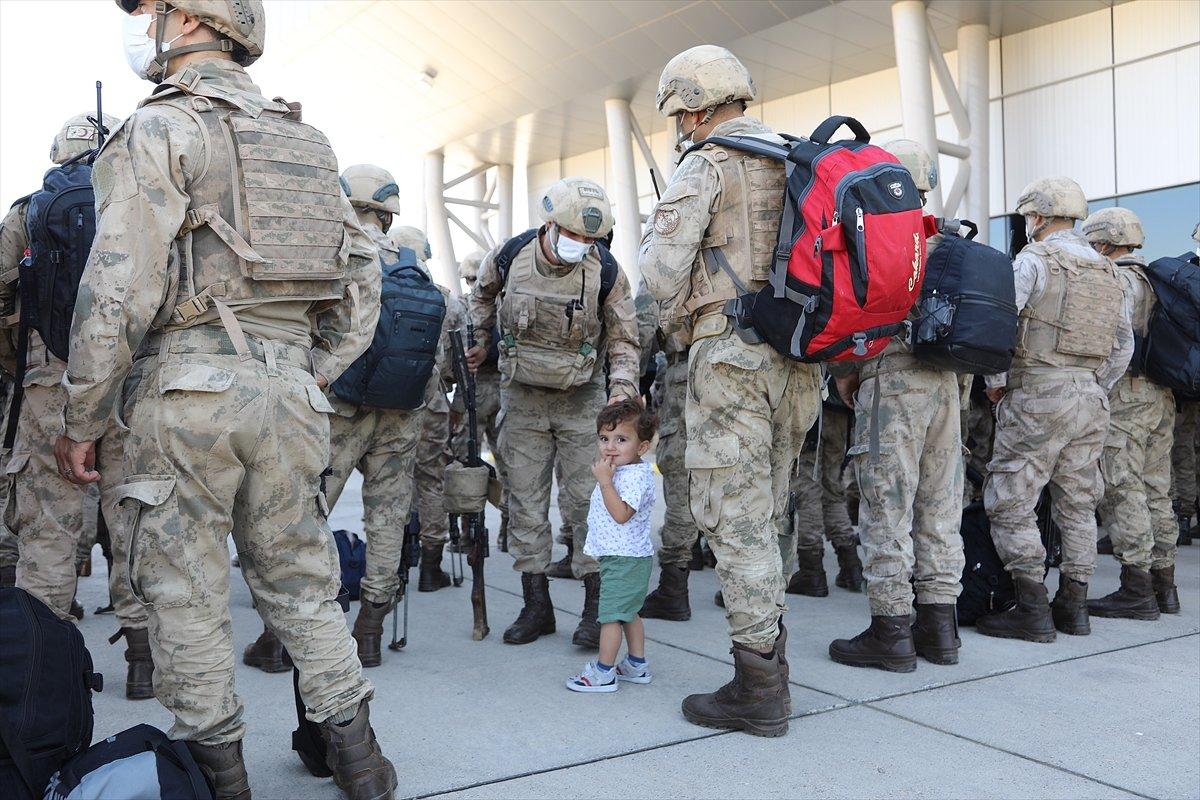 Bingöl’de, komandolar dualarla Suriye’ye uğurlandı