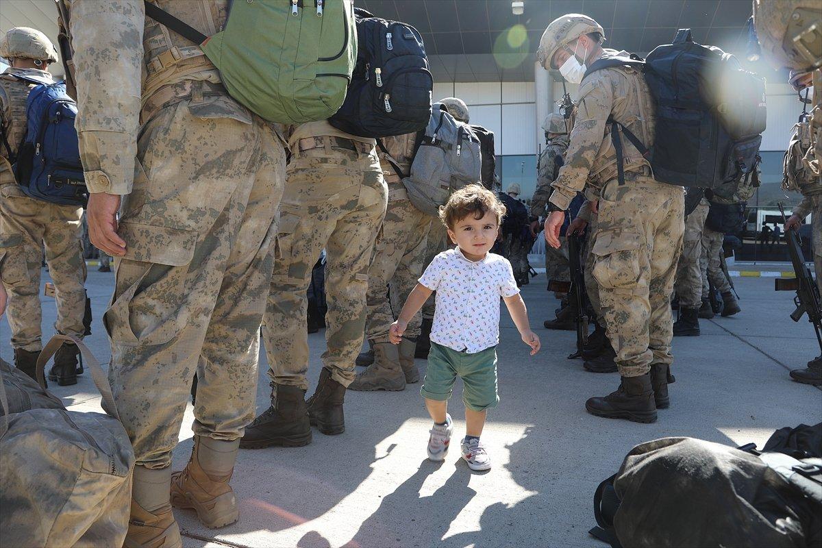 Bingöl’de, komandolar dualarla Suriye’ye uğurlandı