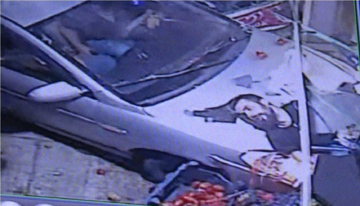 Gaziantep'te manavda alışveriş yapan bir kişiye arkadan araç vurdu