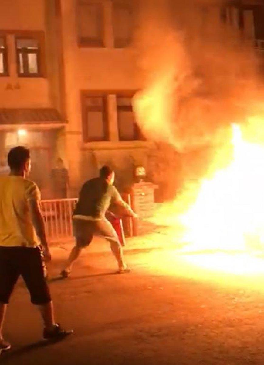 Bartın'da park halindeki araç yandı